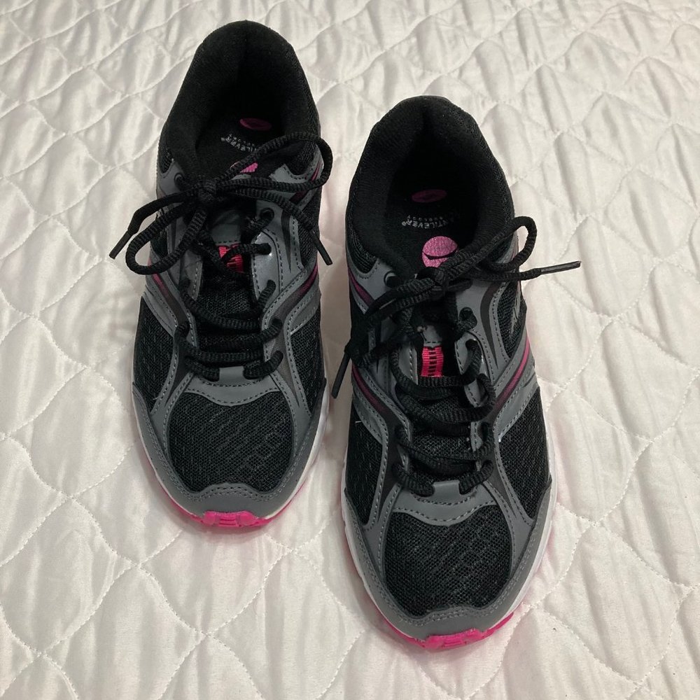 NEW * Women's Avia Tennis Shoes